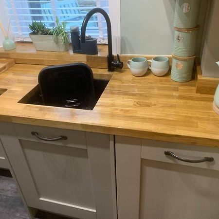 Quaint 1 Bedroom Cottage In Pudsey, Leeds エクステリア 写真