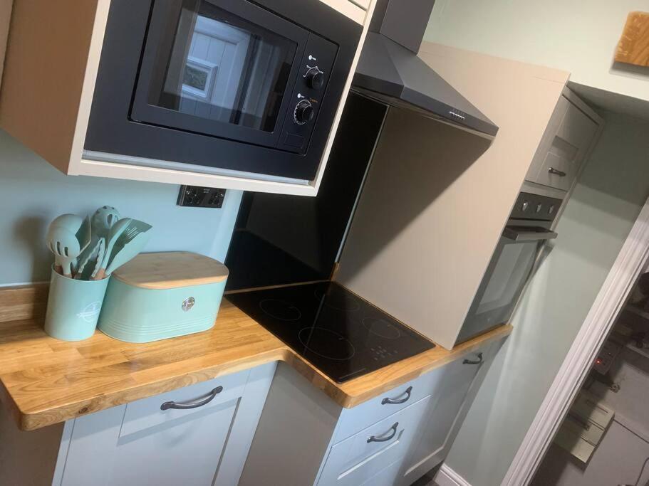 Quaint 1 Bedroom Cottage In Pudsey, Leeds エクステリア 写真