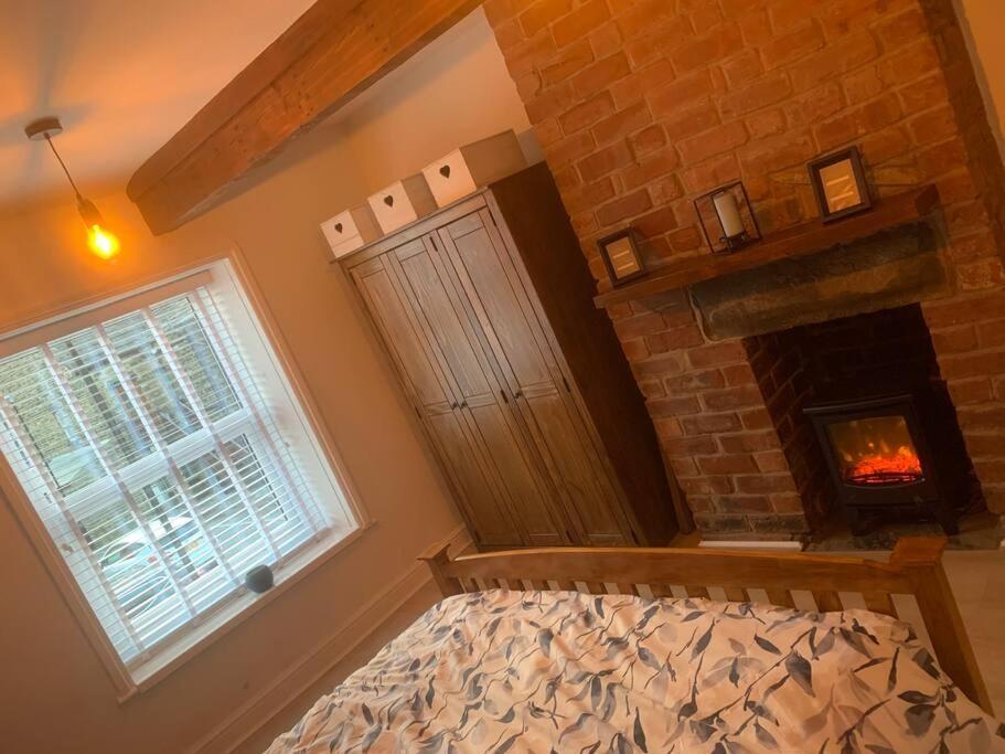 Quaint 1 Bedroom Cottage In Pudsey, Leeds エクステリア 写真