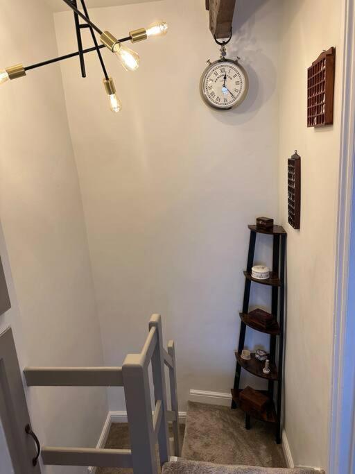 Quaint 1 Bedroom Cottage In Pudsey, Leeds エクステリア 写真