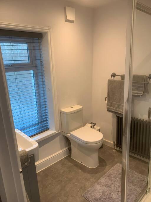 Quaint 1 Bedroom Cottage In Pudsey, Leeds エクステリア 写真