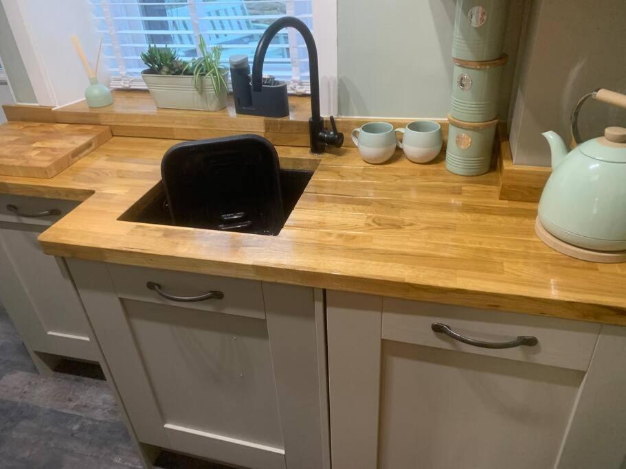 Quaint 1 Bedroom Cottage In Pudsey, Leeds エクステリア 写真