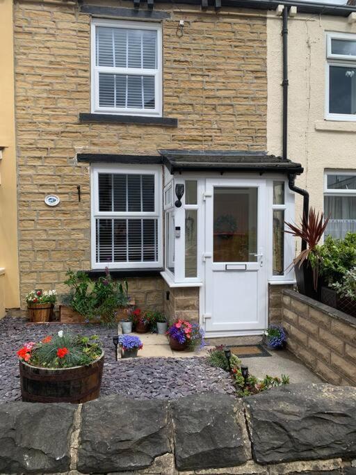 Quaint 1 Bedroom Cottage In Pudsey, Leeds エクステリア 写真